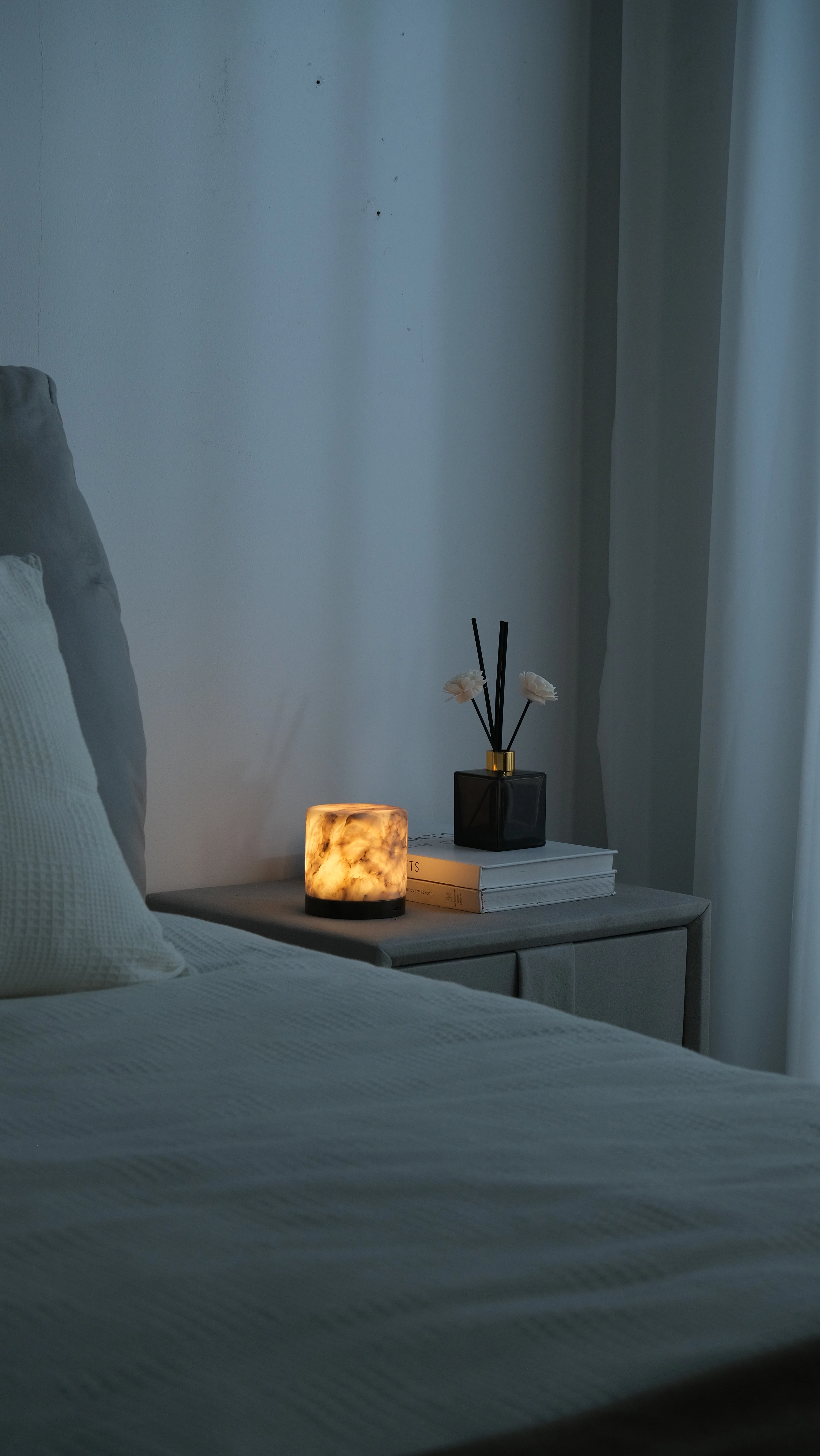 Cylinder Alabaster Night Table Lamp - Yun - Image 7
