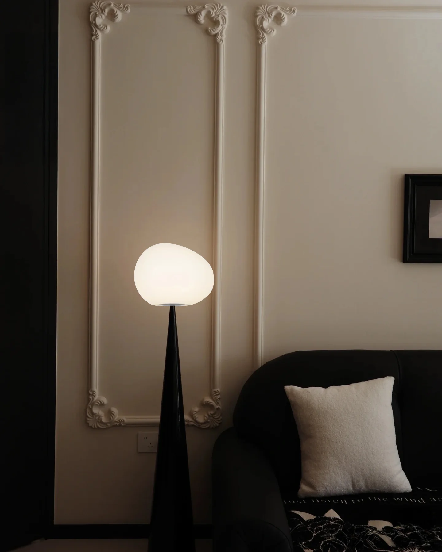 WOMO Globe Black Floor Lamp-WM7086 - Image 4