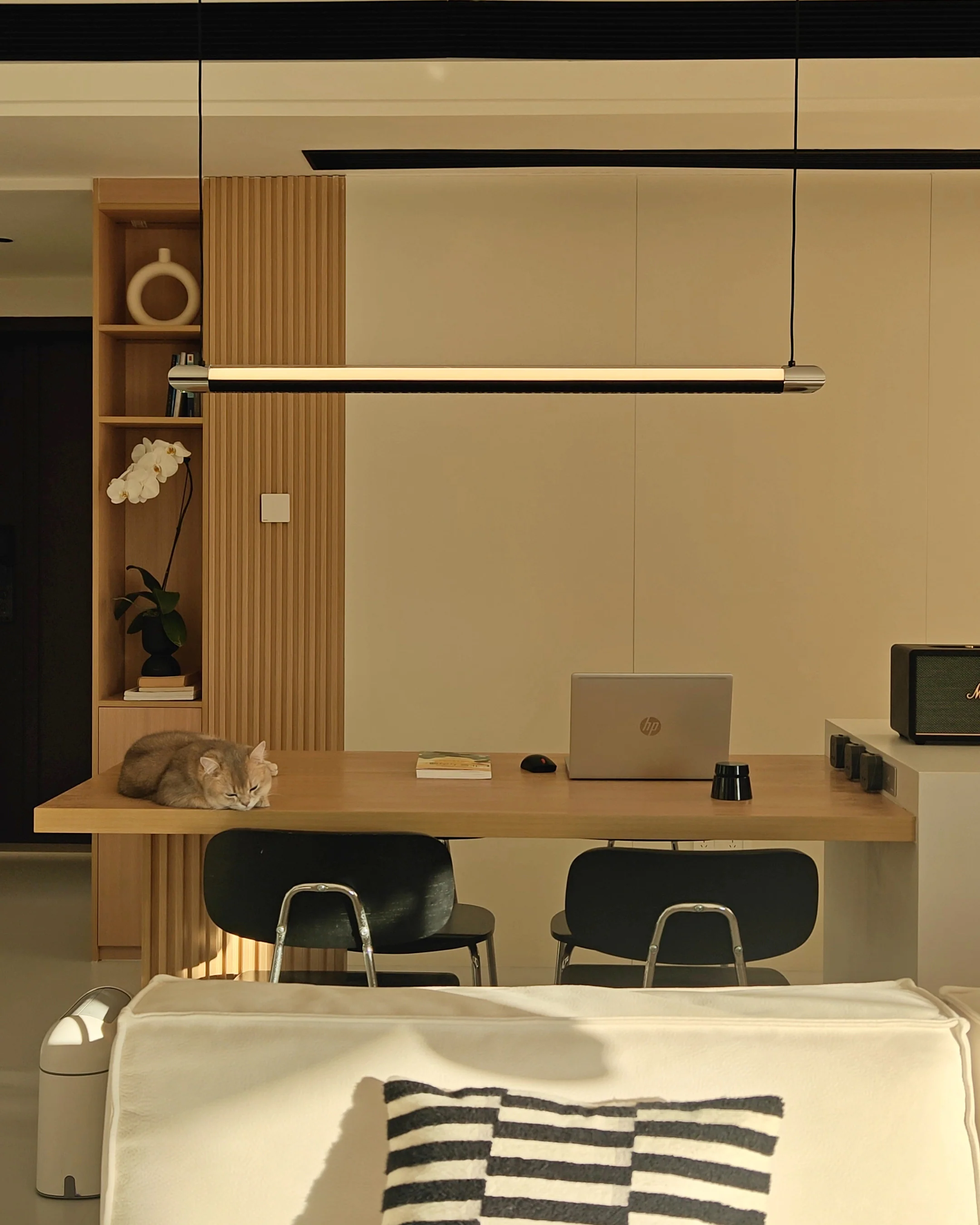 WOMO Modern Black Linear Pendant Light - WM3225 - Image 6