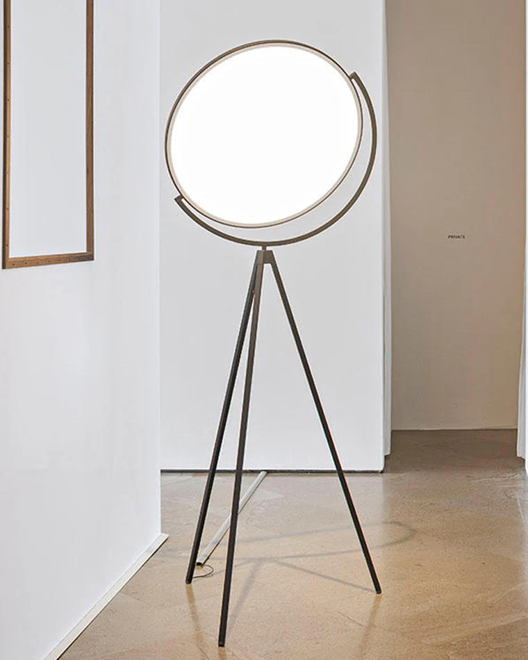 WOMO Adjustable Tripod Floor Lamp-WM7027 - Image 9